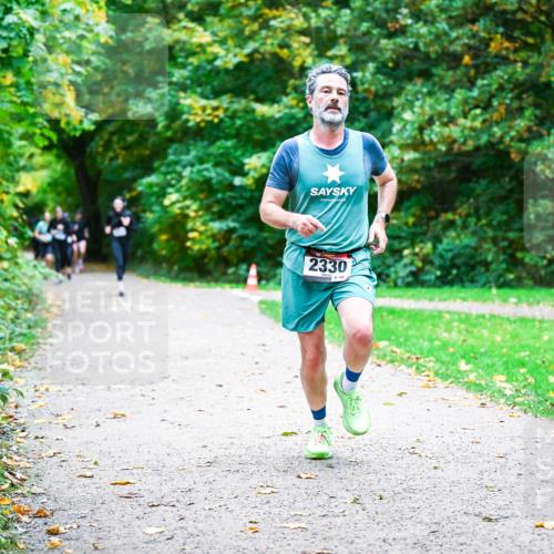 12.10.2025 - Bramfelder Halbmarathon 2025 Dr. Thomas Lammeyer http://msf.ph/oto/9354544 12.10.2025 10:50:34 Laufen 2330 meine-sportfotos.de