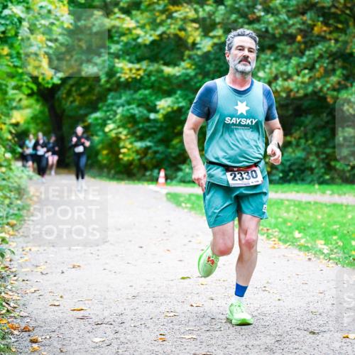 12.10.2025 - Bramfelder Halbmarathon 2025 Dr. Thomas Lammeyer http://msf.ph/oto/9354546 12.10.2025 10:50:35 Laufen 2330, 109 meine-sportfotos.de