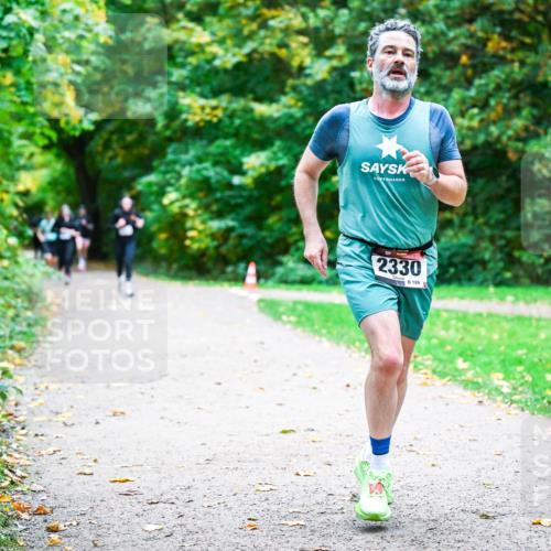 12.10.2025 - Bramfelder Halbmarathon 2025 Dr. Thomas Lammeyer http://msf.ph/oto/9354547 12.10.2025 10:50:35 Laufen 2330, 109 meine-sportfotos.de