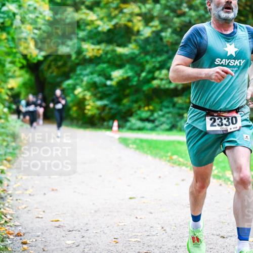12.10.2025 - Bramfelder Halbmarathon 2025 Dr. Thomas Lammeyer http://msf.ph/oto/9354550 12.10.2025 10:50:35 Laufen 2330, 109 meine-sportfotos.de