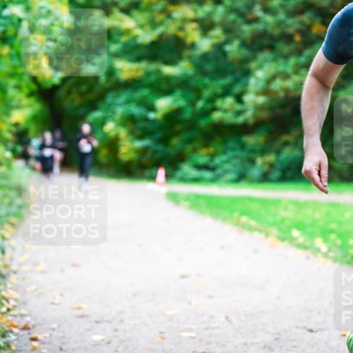 12.10.2025 - Bramfelder Halbmarathon 2025 Dr. Thomas Lammeyer http://msf.ph/oto/9354553 12.10.2025 10:50:36 Laufen 11, 233 meine-sportfotos.de