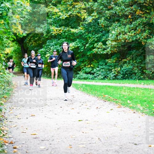 12.10.2025 - Bramfelder Halbmarathon 2025 Dr. Thomas Lammeyer http://msf.ph/oto/9354571 12.10.2025 10:50:41 Laufen 2058, 2801, 2045 meine-sportfotos.de