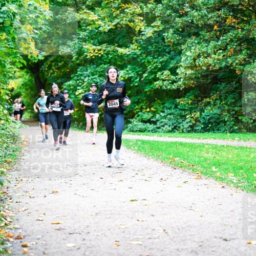 12.10.2025 - Bramfelder Halbmarathon 2025 Dr. Thomas Lammeyer http://msf.ph/oto/9354572 12.10.2025 10:50:41 Laufen 2058, 801, 2045 meine-sportfotos.de