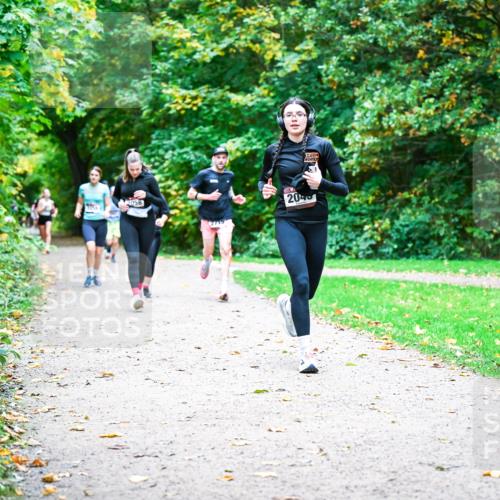 12.10.2025 - Bramfelder Halbmarathon 2025 Dr. Thomas Lammeyer http://msf.ph/oto/9354573 12.10.2025 10:50:42 Laufen 2058, 2715, 2045 meine-sportfotos.de