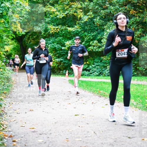 12.10.2025 - Bramfelder Halbmarathon 2025 Dr. Thomas Lammeyer http://msf.ph/oto/9354579 12.10.2025 10:50:43 Laufen 2055, 2058, 2045 meine-sportfotos.de