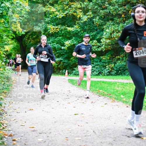 12.10.2025 - Bramfelder Halbmarathon 2025 Dr. Thomas Lammeyer http://msf.ph/oto/9354582 12.10.2025 10:50:44 Laufen 2055, 2058, 2045, 2715 meine-sportfotos.de