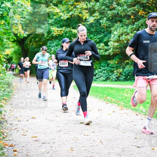 12.10.2025 - Bramfelder Halbmarathon 2025 Dr. Thomas Lammeyer http://msf.ph/oto/9354585 12.10.2025 10:50:45 Laufen 055, 2801, 2058 meine-sportfotos.de