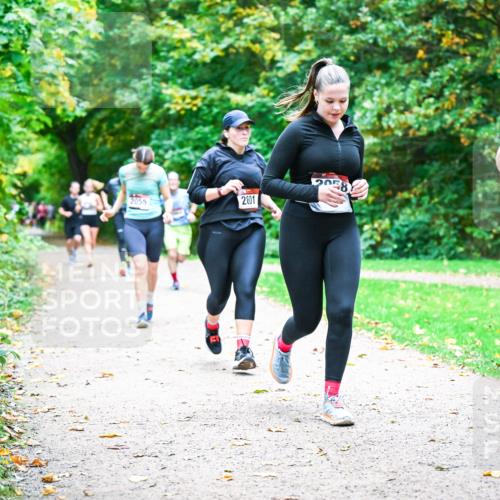 12.10.2025 - Bramfelder Halbmarathon 2025 Dr. Thomas Lammeyer http://msf.ph/oto/9354588 12.10.2025 10:50:46 Laufen 2055, 2801, 2058 meine-sportfotos.de