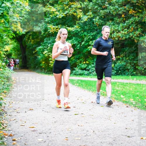 12.10.2025 - Bramfelder Halbmarathon 2025 Dr. Thomas Lammeyer http://msf.ph/oto/9354627 12.10.2025 10:50:53 Laufen 2972 meine-sportfotos.de