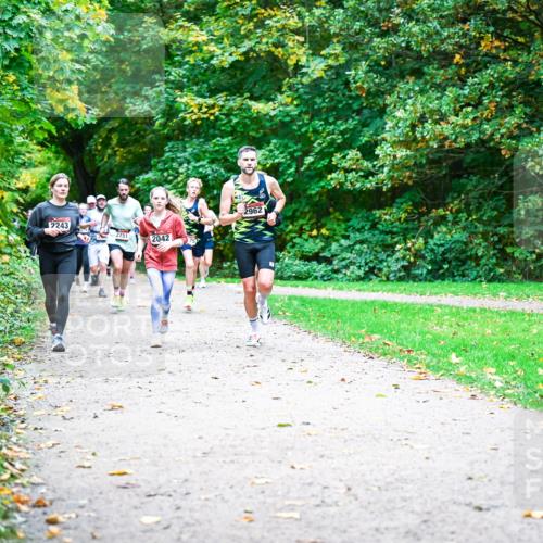 12.10.2025 - Bramfelder Halbmarathon 2025 Dr. Thomas Lammeyer http://msf.ph/oto/9354677 12.10.2025 10:51:06 Laufen 2243, 2751, 2042, 2962 meine-sportfotos.de
