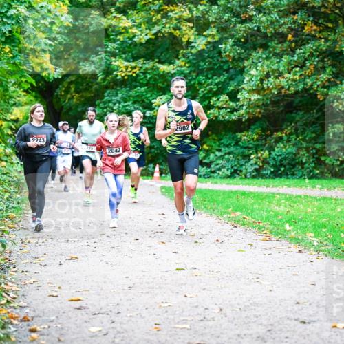 12.10.2025 - Bramfelder Halbmarathon 2025 Dr. Thomas Lammeyer http://msf.ph/oto/9354681 12.10.2025 10:51:07 Laufen 2243, 2751, 2042, 175, 4, 2962 meine-sportfotos.de