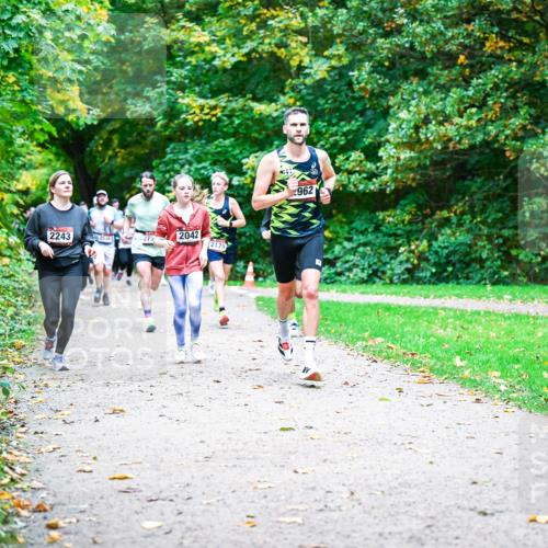 12.10.2025 - Bramfelder Halbmarathon 2025 Dr. Thomas Lammeyer http://msf.ph/oto/9354682 12.10.2025 10:51:07 Laufen 2243, 275, 2042, 2175, 962 meine-sportfotos.de
