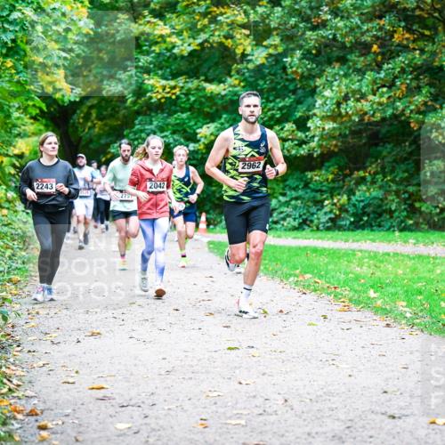12.10.2025 - Bramfelder Halbmarathon 2025 Dr. Thomas Lammeyer http://msf.ph/oto/9354683 12.10.2025 10:51:07 Laufen 2243, 275, 2042, 2962 meine-sportfotos.de