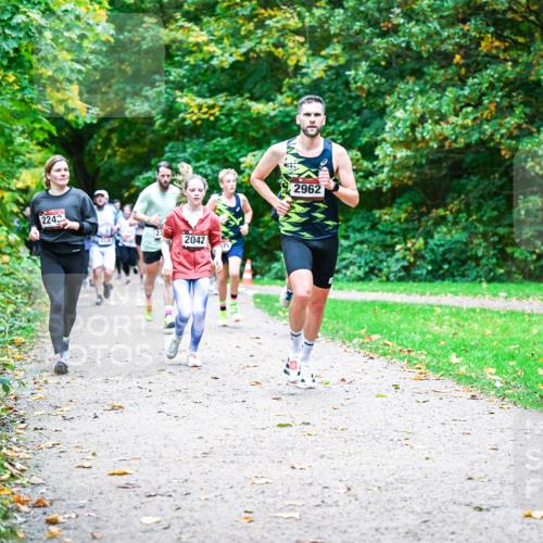 12.10.2025 - Bramfelder Halbmarathon 2025 Dr. Thomas Lammeyer http://msf.ph/oto/9354684 12.10.2025 10:51:07 Laufen 2242, 2042, 2962 meine-sportfotos.de