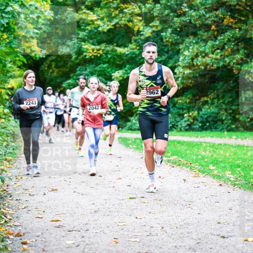 12.10.2025 - Bramfelder Halbmarathon 2025 Dr. Thomas Lammeyer http://msf.ph/oto/9354686 12.10.2025 10:51:07 Laufen 2243, 2042, 2175, 2962 meine-sportfotos.de