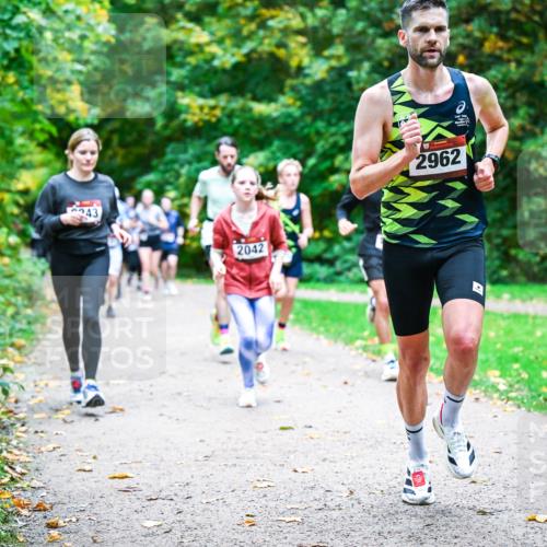 12.10.2025 - Bramfelder Halbmarathon 2025 Dr. Thomas Lammeyer http://msf.ph/oto/9354692 12.10.2025 10:51:08 Laufen 243, 2042, 2962 meine-sportfotos.de