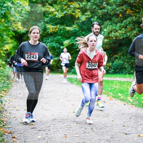 12.10.2025 - Bramfelder Halbmarathon 2025 Dr. Thomas Lammeyer http://msf.ph/oto/9354699 12.10.2025 10:51:09 Laufen 2243, 2042, 2549 meine-sportfotos.de