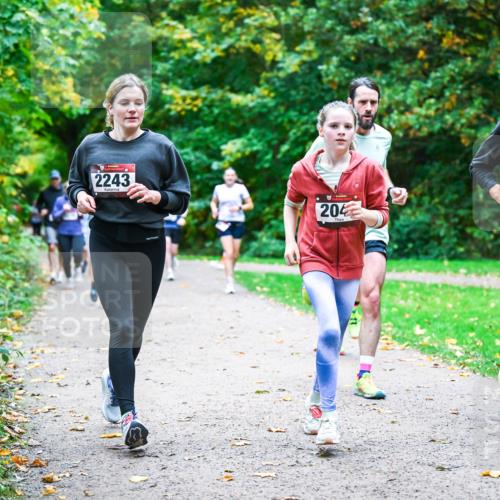 12.10.2025 - Bramfelder Halbmarathon 2025 Dr. Thomas Lammeyer http://msf.ph/oto/9354700 12.10.2025 10:51:09 Laufen 2243, 204, 2549 meine-sportfotos.de