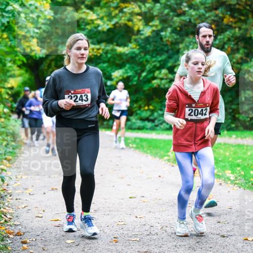 12.10.2025 - Bramfelder Halbmarathon 2025 Dr. Thomas Lammeyer http://msf.ph/oto/9354702 12.10.2025 10:51:10 Laufen 2243, 2042, 2 meine-sportfotos.de