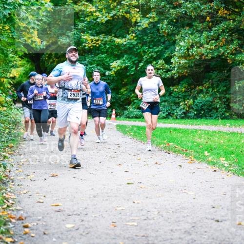 12.10.2025 - Bramfelder Halbmarathon 2025 Dr. Thomas Lammeyer http://msf.ph/oto/9354710 12.10.2025 10:51:12 Laufen 29, 2076, 2540, 2526, 2231, 813 meine-sportfotos.de