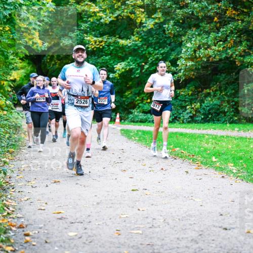12.10.2025 - Bramfelder Halbmarathon 2025 Dr. Thomas Lammeyer http://msf.ph/oto/9354711 12.10.2025 10:51:12 Laufen 2076, 2540, 2526, 2231, 2813 meine-sportfotos.de