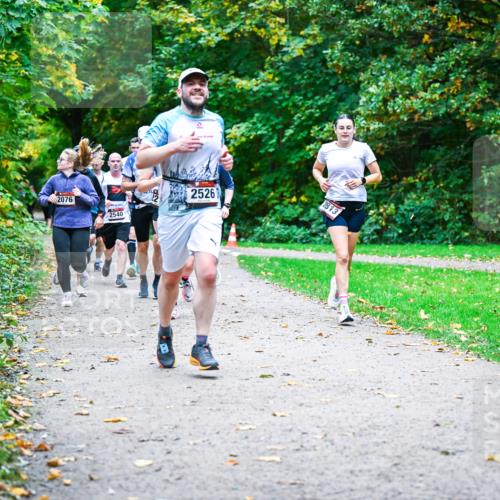 12.10.2025 - Bramfelder Halbmarathon 2025 Dr. Thomas Lammeyer http://msf.ph/oto/9354714 12.10.2025 10:51:12 Laufen 2076, 2540, 2526, 2813 meine-sportfotos.de
