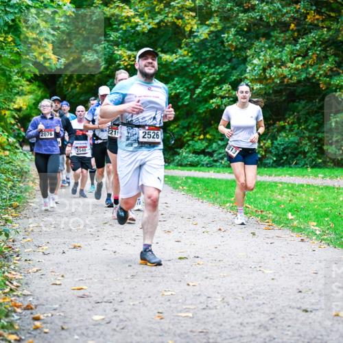 12.10.2025 - Bramfelder Halbmarathon 2025 Dr. Thomas Lammeyer http://msf.ph/oto/9354715 12.10.2025 10:51:12 Laufen 600, 2076, 2540, 11221, 2526, 2813 meine-sportfotos.de