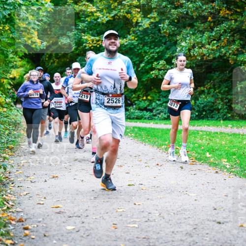 12.10.2025 - Bramfelder Halbmarathon 2025 Dr. Thomas Lammeyer http://msf.ph/oto/9354716 12.10.2025 10:51:12 Laufen 2076, 2540, 05, 12219, 2813, 2526 meine-sportfotos.de