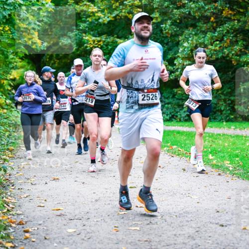 12.10.2025 - Bramfelder Halbmarathon 2025 Dr. Thomas Lammeyer http://msf.ph/oto/9354719 12.10.2025 10:51:13 Laufen 09, 207, 29, 2540, 5, 11, 20, 219, 2526, 2813 meine-sportfotos.de