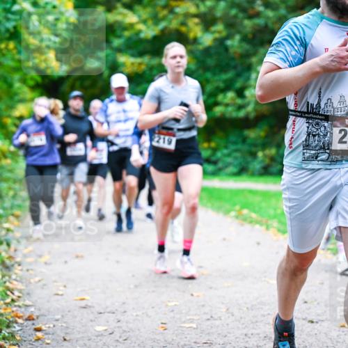 12.10.2025 - Bramfelder Halbmarathon 2025 Dr. Thomas Lammeyer http://msf.ph/oto/9354723 12.10.2025 10:51:14 Laufen 219, 17, 2526 meine-sportfotos.de