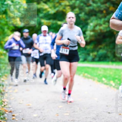 12.10.2025 - Bramfelder Halbmarathon 2025 Dr. Thomas Lammeyer http://msf.ph/oto/9354725 12.10.2025 10:51:14 Laufen 219, 17, 25 meine-sportfotos.de