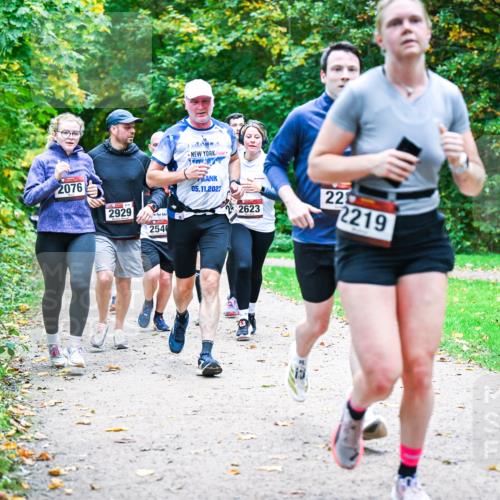 12.10.2025 - Bramfelder Halbmarathon 2025 Dr. Thomas Lammeyer http://msf.ph/oto/9354727 12.10.2025 10:51:14 Laufen 2076, 2929, 2540, 05, 11, 2023, 22623, 220, 2219 meine-sportfotos.de