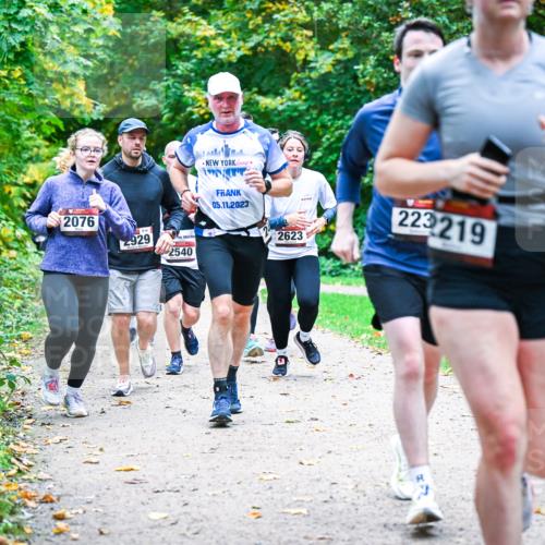 12.10.2025 - Bramfelder Halbmarathon 2025 Dr. Thomas Lammeyer http://msf.ph/oto/9354729 12.10.2025 10:51:15 Laufen 2076, 929, 2540, 05, 11, 2023, 2623, 223219 meine-sportfotos.de