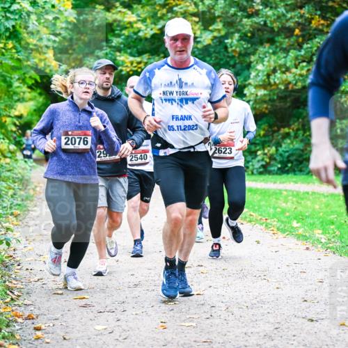 12.10.2025 - Bramfelder Halbmarathon 2025 Dr. Thomas Lammeyer http://msf.ph/oto/9354734 12.10.2025 10:51:15 Laufen 2076, 29, 2540, 1, 441, 05, 11, 2023, 2623, 2231 meine-sportfotos.de