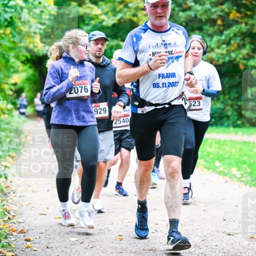 12.10.2025 - Bramfelder Halbmarathon 2025 Dr. Thomas Lammeyer http://msf.ph/oto/9354736 12.10.2025 10:51:16 Laufen 2076, 929, 2540, 05, 11, 2023, 523 meine-sportfotos.de