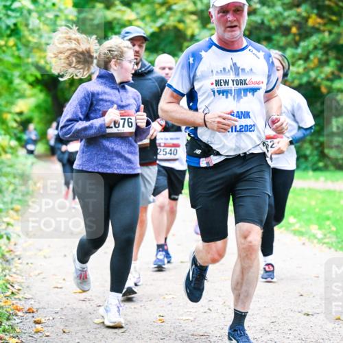 12.10.2025 - Bramfelder Halbmarathon 2025 Dr. Thomas Lammeyer http://msf.ph/oto/9354737 12.10.2025 10:51:16 Laufen 876, 2540, 11, 2023, 12 meine-sportfotos.de