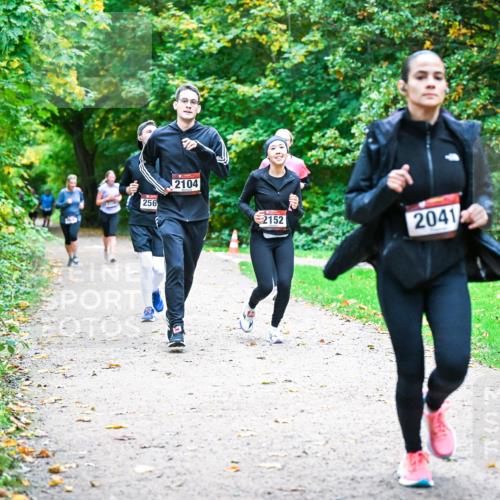 12.10.2025 - Bramfelder Halbmarathon 2025 Dr. Thomas Lammeyer http://msf.ph/oto/9354760 12.10.2025 10:51:20 Laufen 710, 256, 2104, 2152, 2041 meine-sportfotos.de