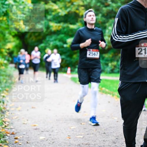 12.10.2025 - Bramfelder Halbmarathon 2025 Dr. Thomas Lammeyer http://msf.ph/oto/9354777 12.10.2025 10:51:22 Laufen 2567, 34, 2104 meine-sportfotos.de