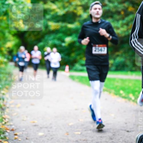 12.10.2025 - Bramfelder Halbmarathon 2025 Dr. Thomas Lammeyer http://msf.ph/oto/9354779 12.10.2025 10:51:23 Laufen 2567, 34, 1 meine-sportfotos.de