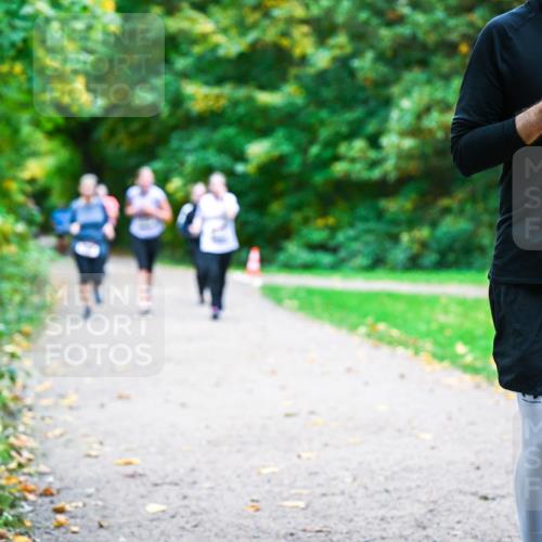 12.10.2025 - Bramfelder Halbmarathon 2025 Dr. Thomas Lammeyer http://msf.ph/oto/9354783 12.10.2025 10:51:24 Laufen 34, 2567 meine-sportfotos.de