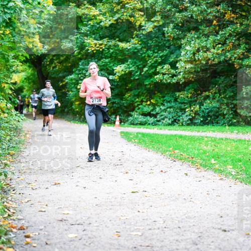 12.10.2025 - Bramfelder Halbmarathon 2025 Dr. Thomas Lammeyer http://msf.ph/oto/9354822 12.10.2025 10:51:31 Laufen 2120 meine-sportfotos.de