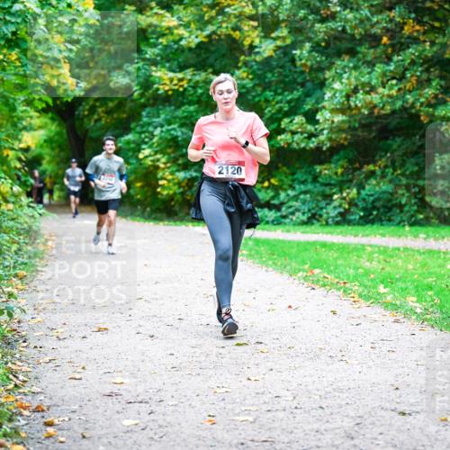 12.10.2025 - Bramfelder Halbmarathon 2025 Dr. Thomas Lammeyer http://msf.ph/oto/9354831 12.10.2025 10:51:32 Laufen 2120 meine-sportfotos.de