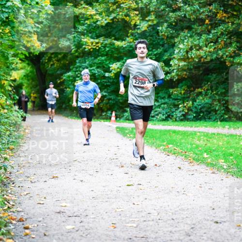 12.10.2025 - Bramfelder Halbmarathon 2025 Dr. Thomas Lammeyer http://msf.ph/oto/9354854 12.10.2025 10:51:36 Laufen 2854, 2298 meine-sportfotos.de