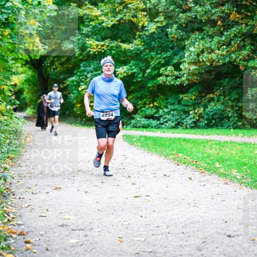 12.10.2025 - Bramfelder Halbmarathon 2025 Dr. Thomas Lammeyer http://msf.ph/oto/9354861 12.10.2025 10:51:38 Laufen 2854 meine-sportfotos.de