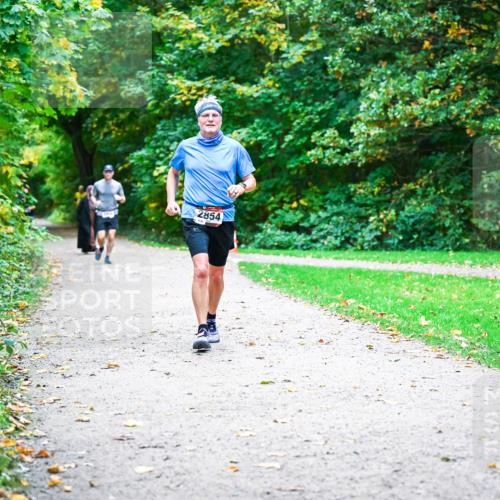 12.10.2025 - Bramfelder Halbmarathon 2025 Dr. Thomas Lammeyer http://msf.ph/oto/9354862 12.10.2025 10:51:38 Laufen 2854 meine-sportfotos.de