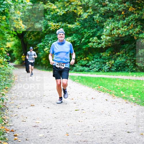 12.10.2025 - Bramfelder Halbmarathon 2025 Dr. Thomas Lammeyer http://msf.ph/oto/9354864 12.10.2025 10:51:38 Laufen 2854 meine-sportfotos.de