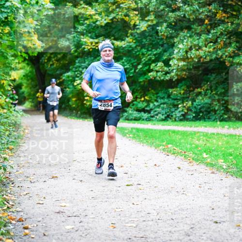 12.10.2025 - Bramfelder Halbmarathon 2025 Dr. Thomas Lammeyer http://msf.ph/oto/9354865 12.10.2025 10:51:38 Laufen 2854 meine-sportfotos.de