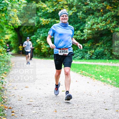12.10.2025 - Bramfelder Halbmarathon 2025 Dr. Thomas Lammeyer http://msf.ph/oto/9354871 12.10.2025 10:51:39 Laufen 2854 meine-sportfotos.de