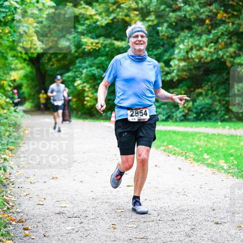 12.10.2025 - Bramfelder Halbmarathon 2025 Dr. Thomas Lammeyer http://msf.ph/oto/9354872 12.10.2025 10:51:39 Laufen 2854, 56 meine-sportfotos.de