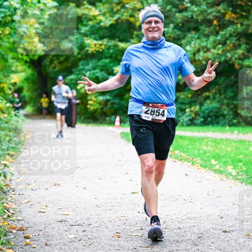 12.10.2025 - Bramfelder Halbmarathon 2025 Dr. Thomas Lammeyer http://msf.ph/oto/9354874 12.10.2025 10:51:39 Laufen 2854, 56 meine-sportfotos.de